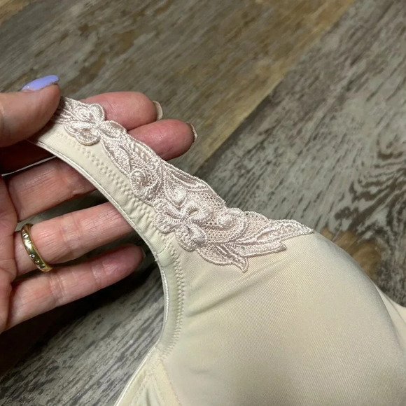 Soma Beige Lightly Padded Underwire T Shirt Bra Size 34C - Picture 4 of 5